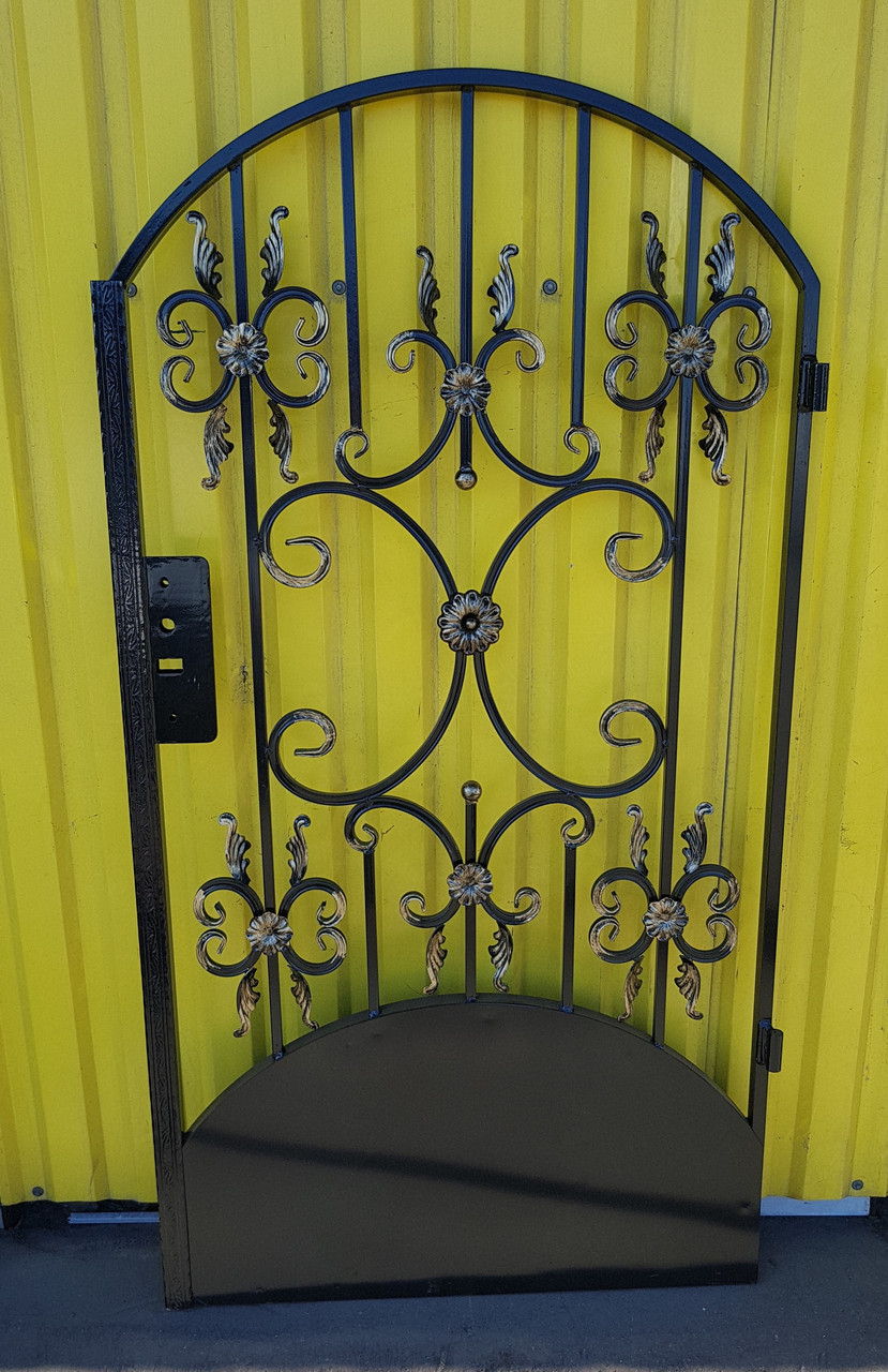 Красивая металлическая калитка