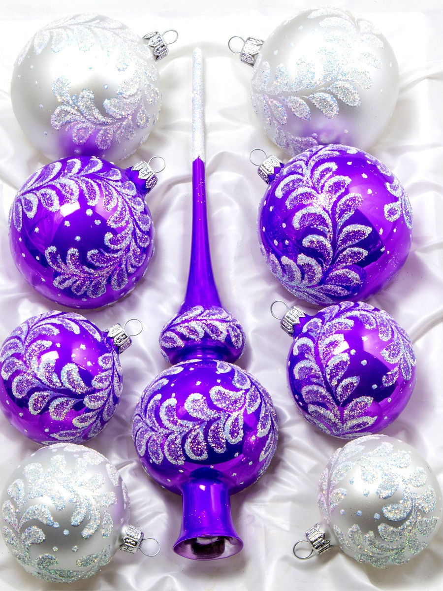 Фиолетовые елочные шары
