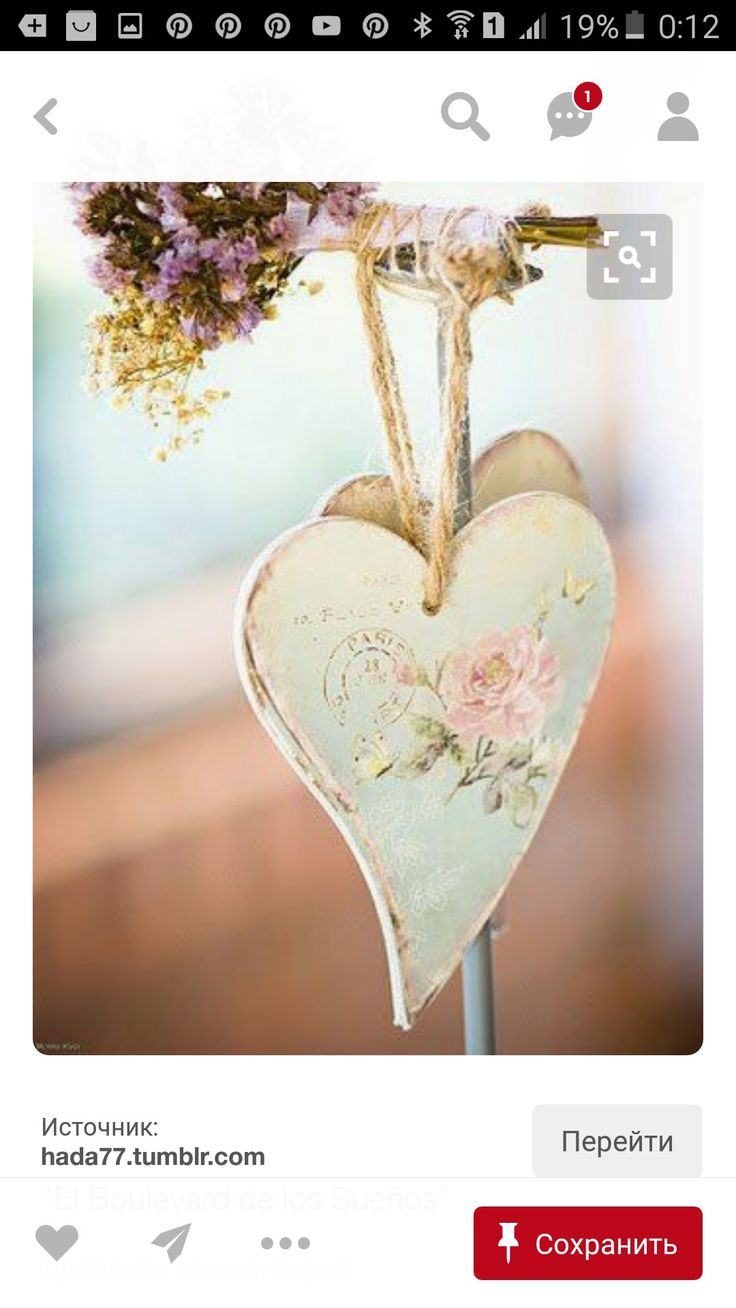 Декор деревянных сердечек в винтажном стиле