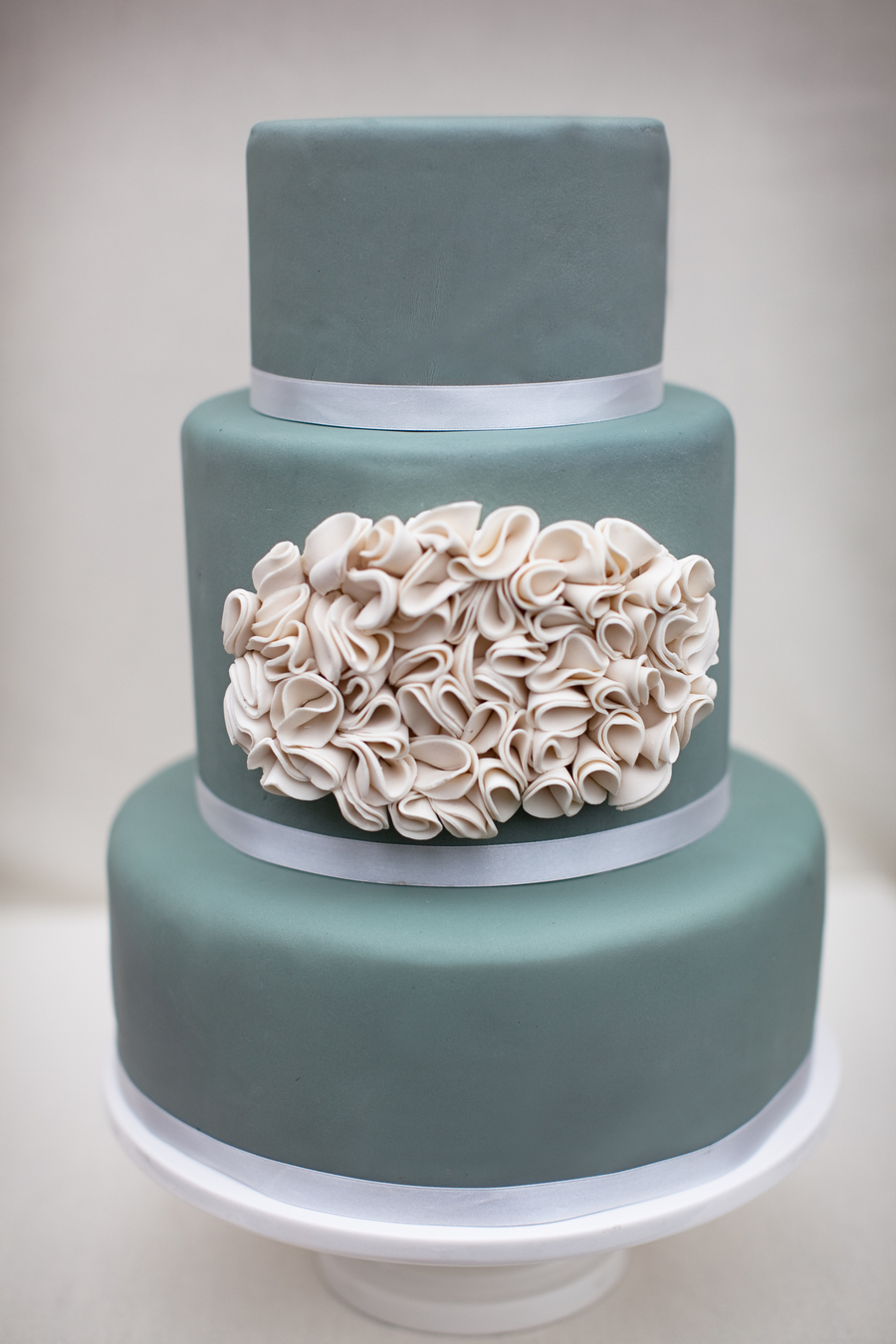 Декор торта серый