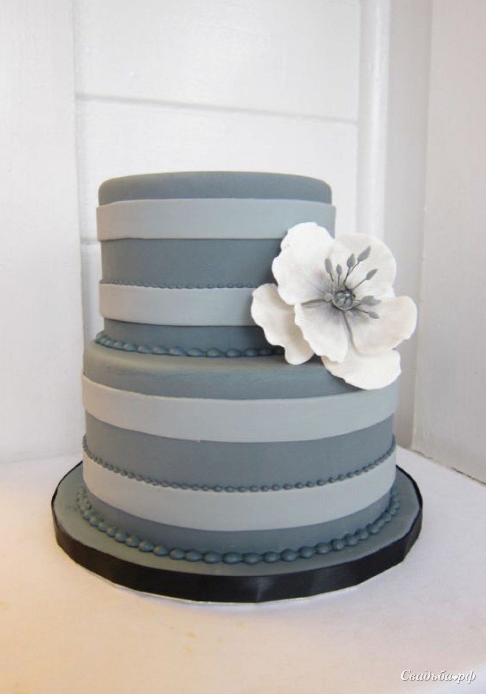 Серый свадебный торт