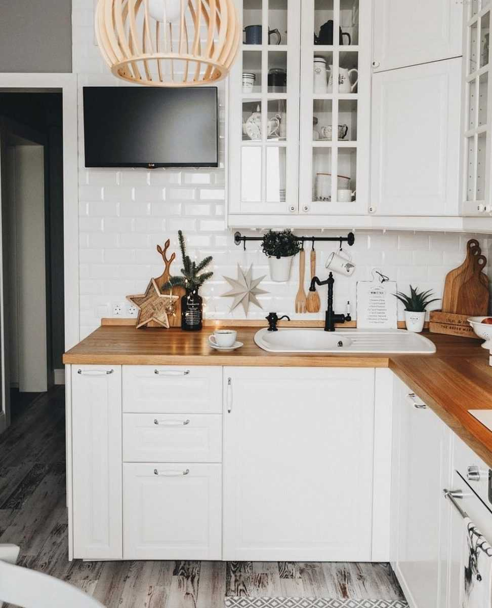 Кухня в скандинавском стиле без навесных шкафов