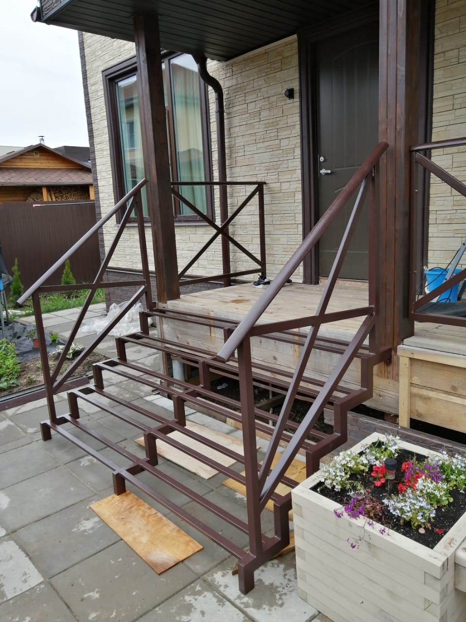 Дом сайдинг крыльцо