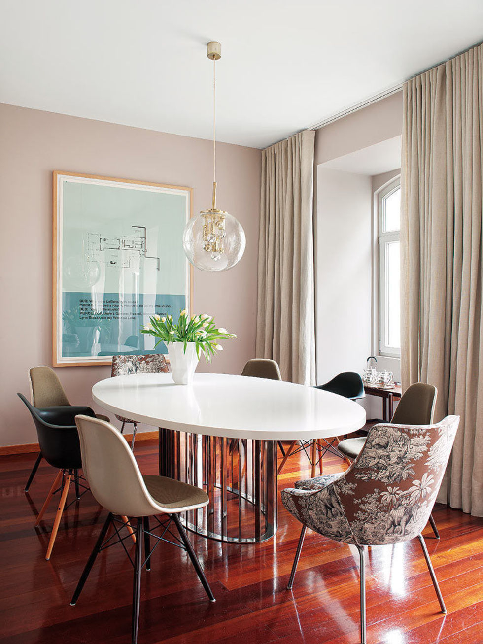 Дизайнерский обеденный стол в интерьере