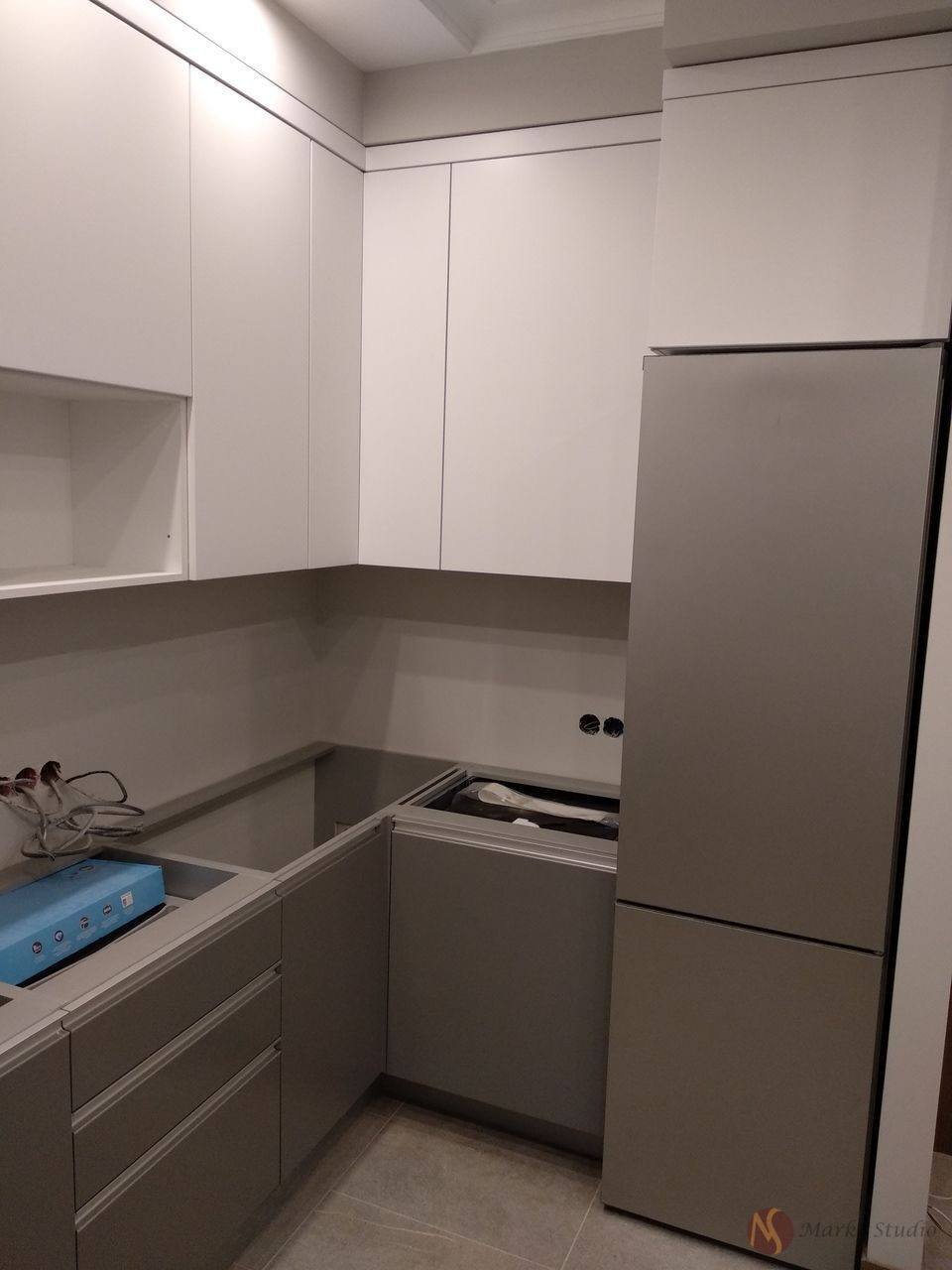 Кухня белый верх серый низ матовая