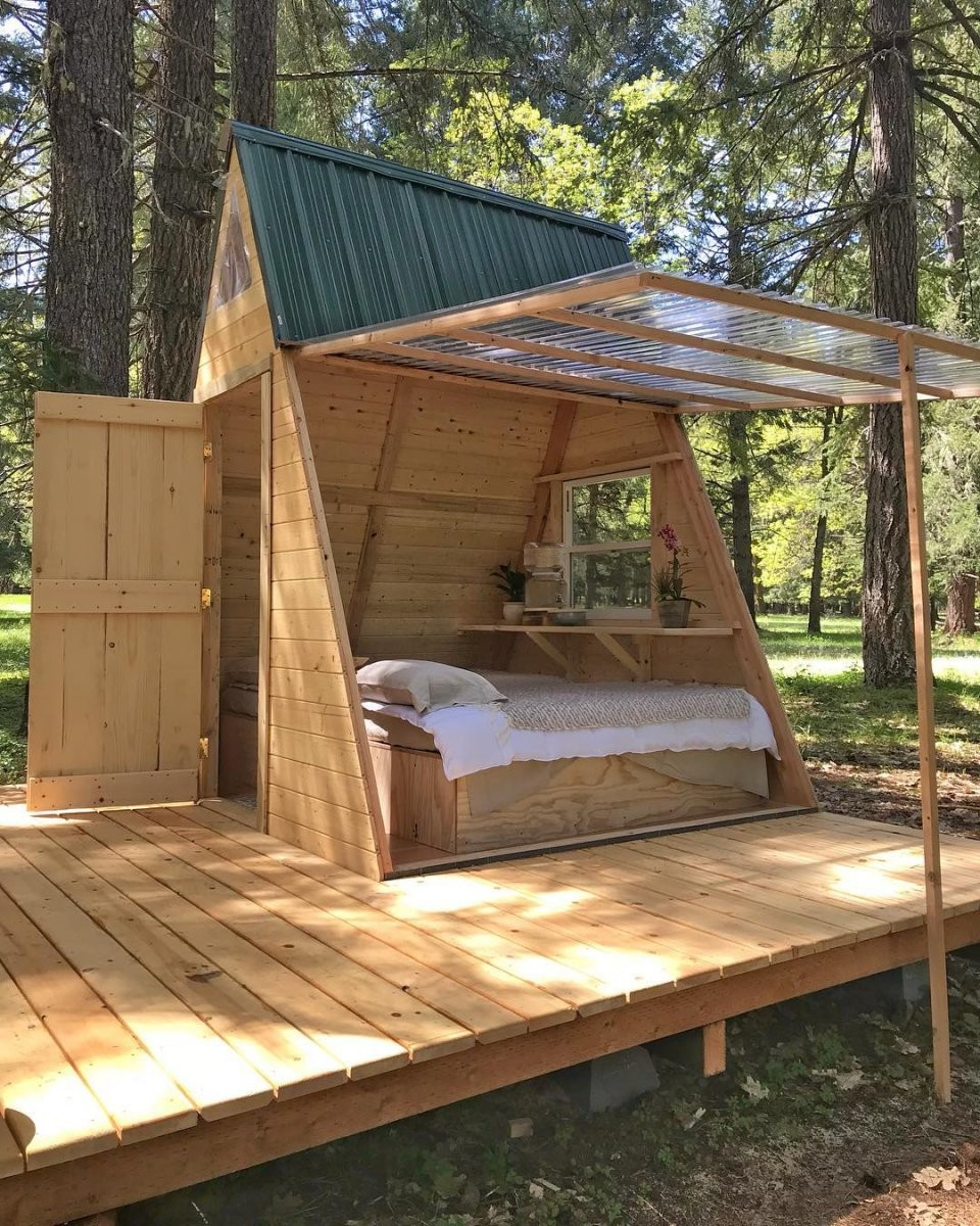 Треугольный сарай