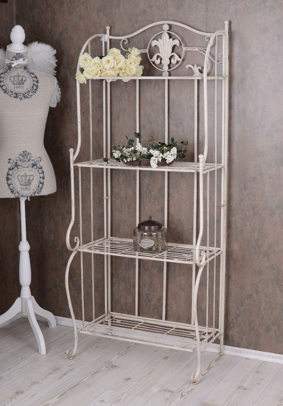 Кованый стеллаж в ванную