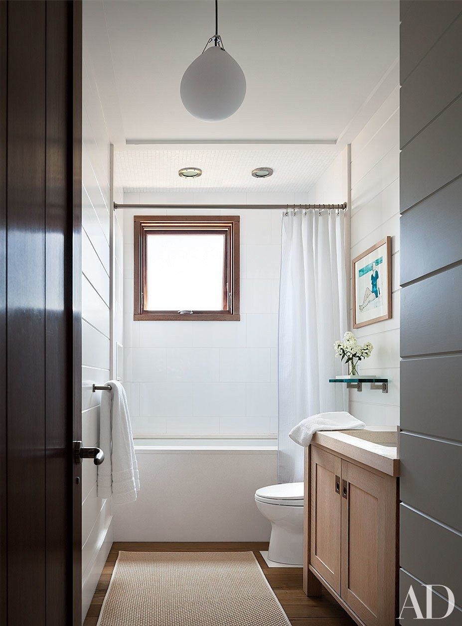 Дизайн узкой ванной комнаты. Планировка узкой ванной. Узкая ванная. Очень узкая ванная комната. Узкий санузел.