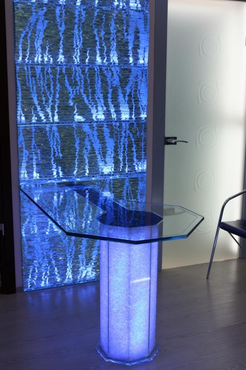 Остекленная барная стойка