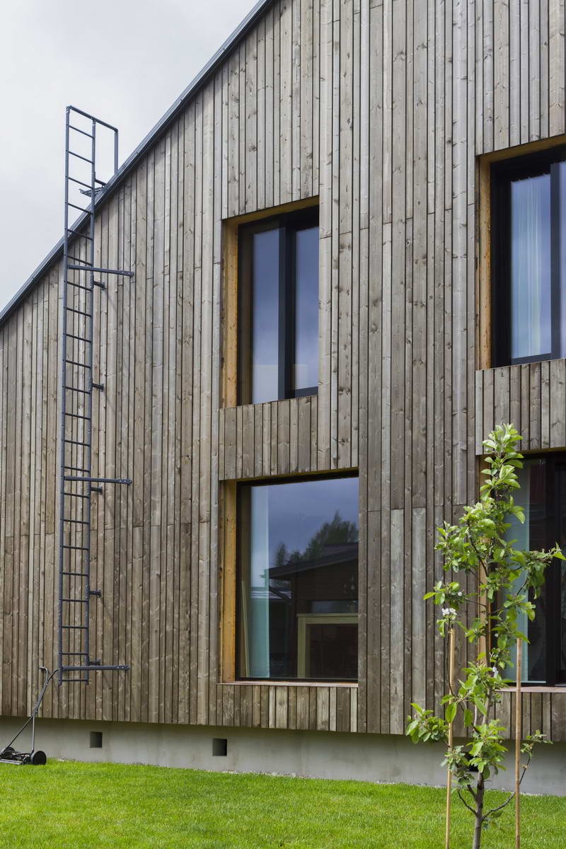 Вертикальная обшивка фасада доской