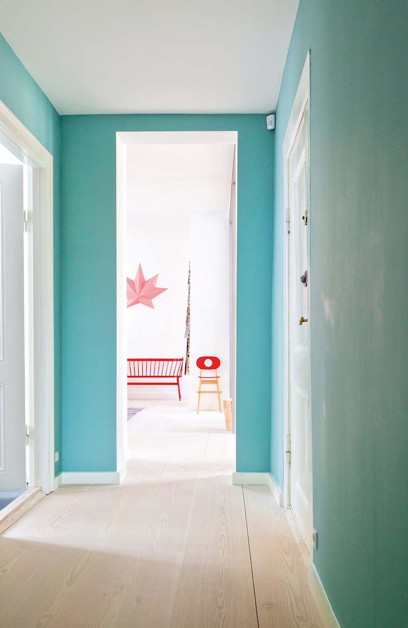 Коридор мятного цвета