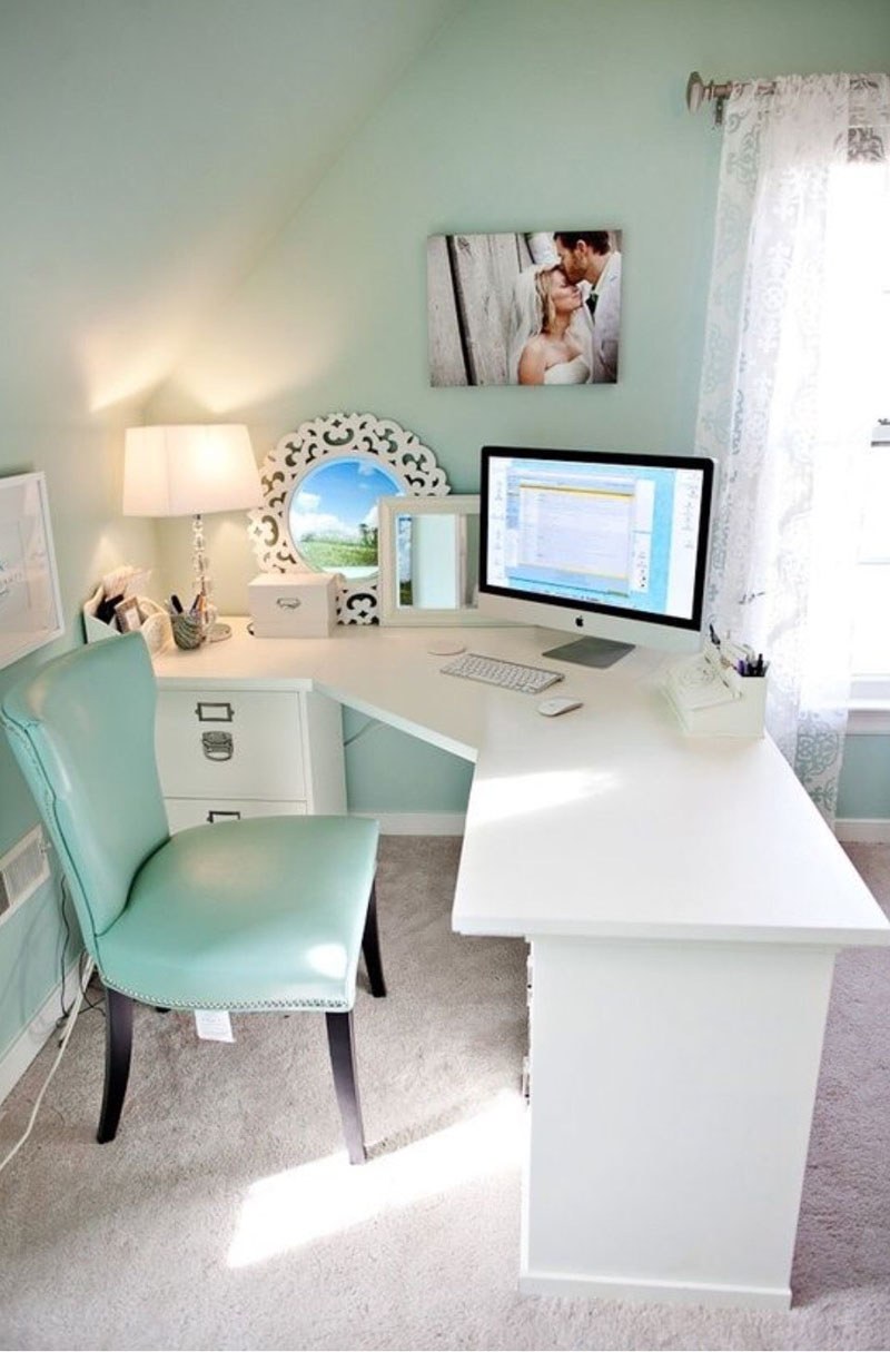 Комната рабочее место красивое