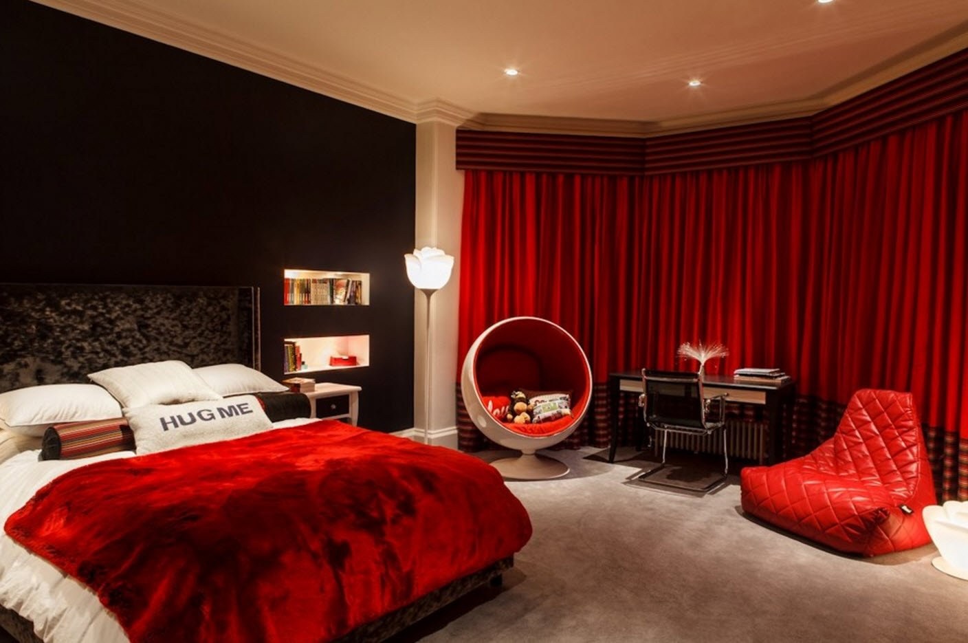 Темная красивая комната. Красная спальня. Спальня в Красном стиле. Красно черная спальня. Черно красная спальня.