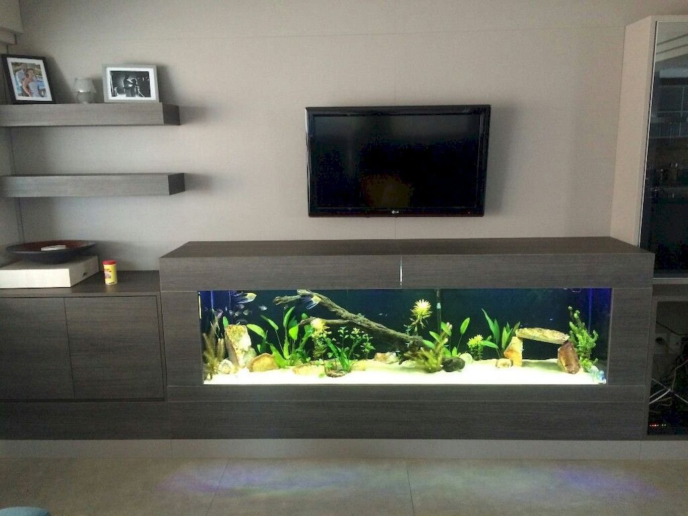 Дизайн гостиной с аквариумом