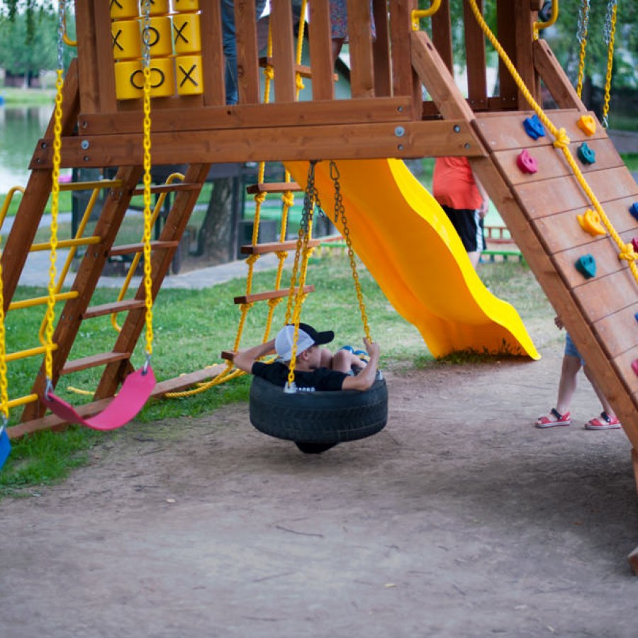 Детская площадка New Sunrise Зарница с деревянной крышей