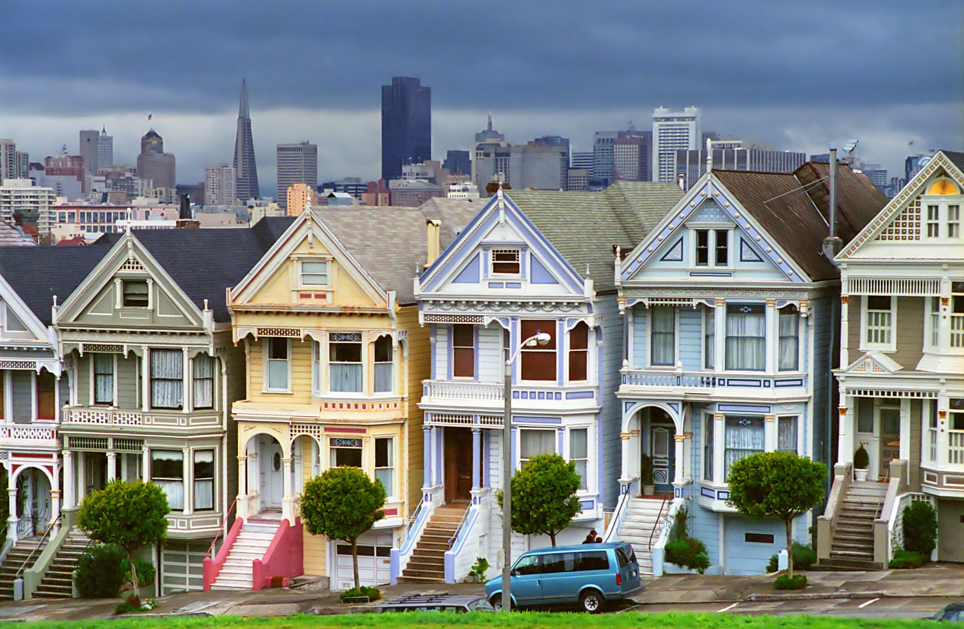 We house is beautiful. Викторианские особняки Сан Франциско. Викторианский таунхаус в Сан-Франциско. Разукрашенные леди Сан-Франциско. Сан Франциско дома Викторианский стиль.