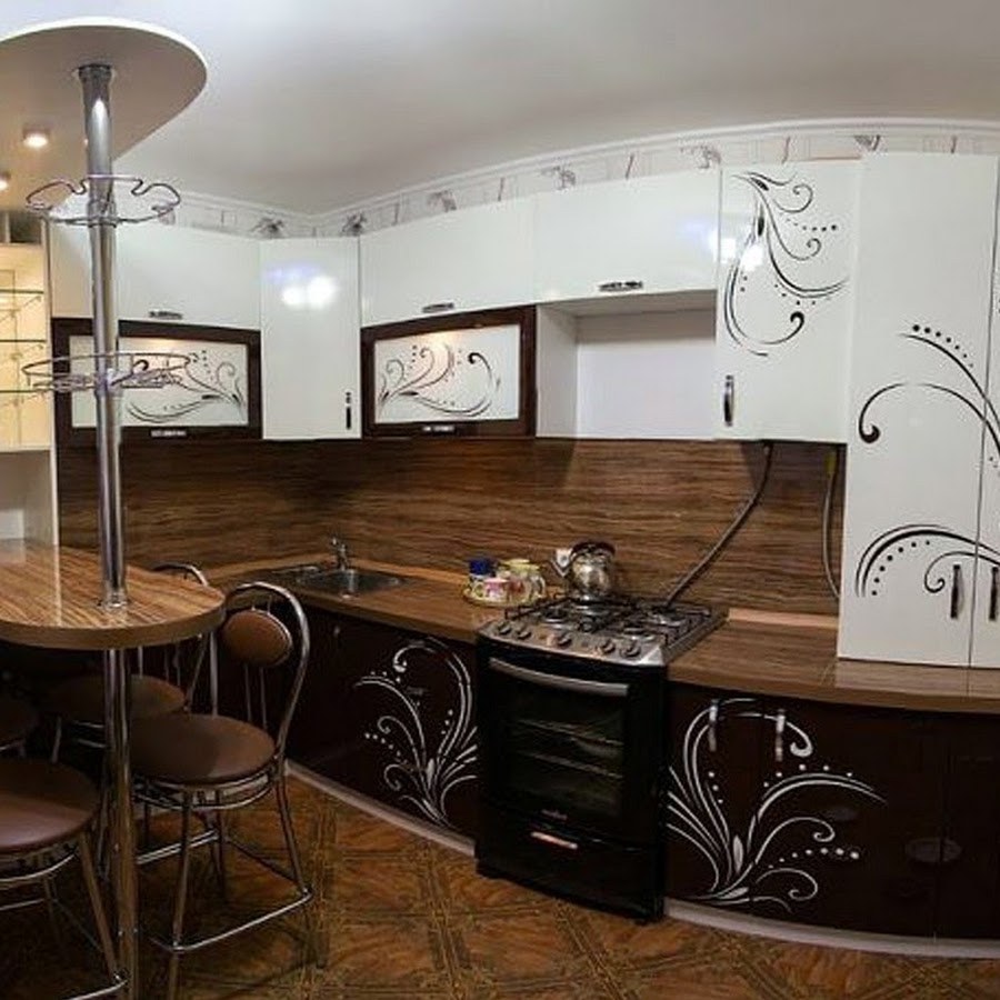 Интерьер кухни с барной стойкой