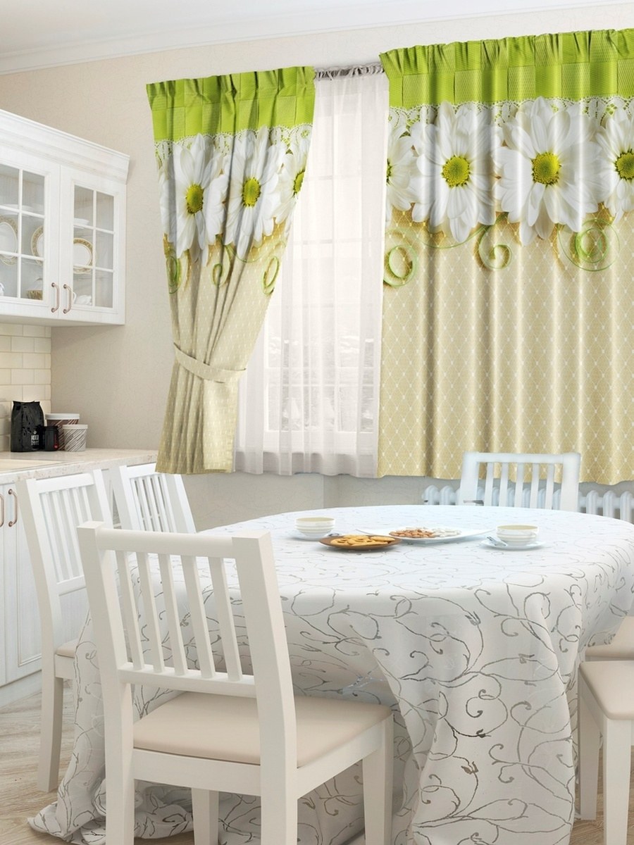 Шторы в интерьере кухни
