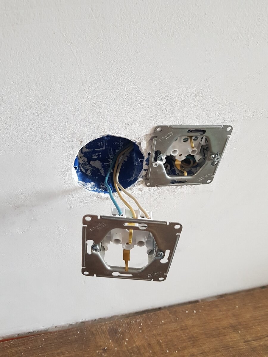 Крепление розетки