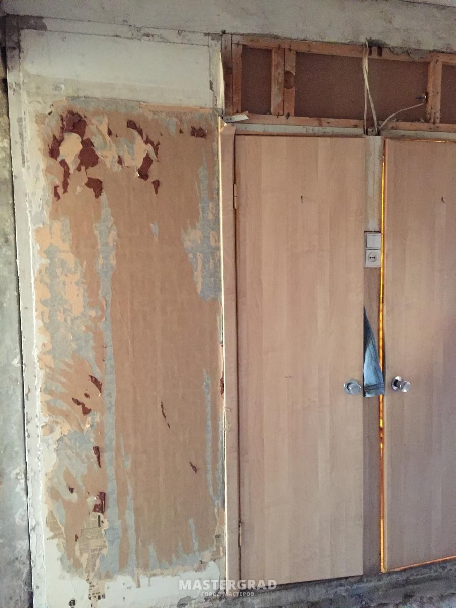 Демонтаж стены сантехкабины в панельном доме