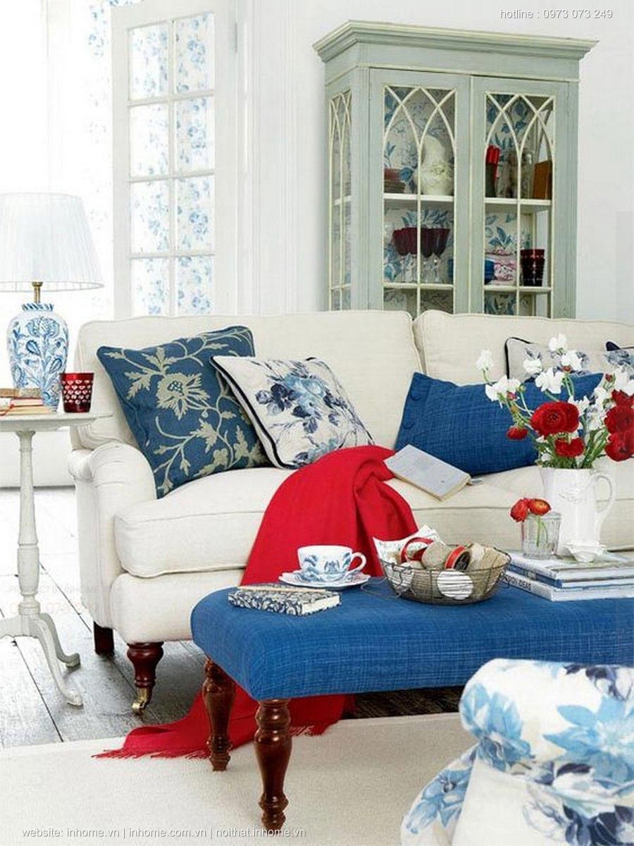 Синяя гостиная с камином