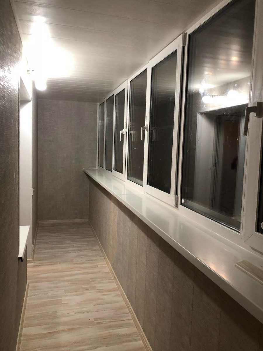 Отделка балкона ламинатом