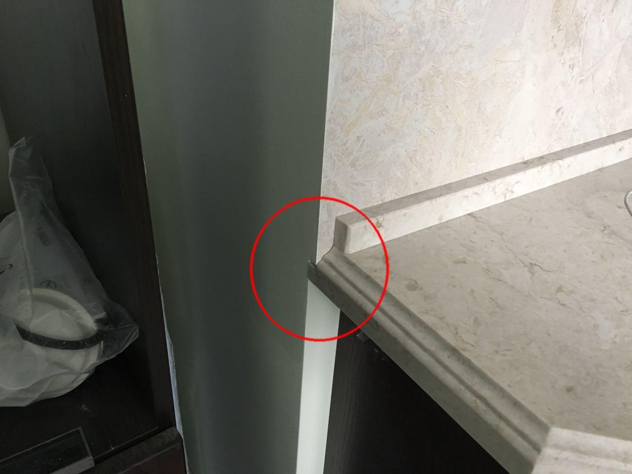 Расстояние между кухонными шкафами и стеной