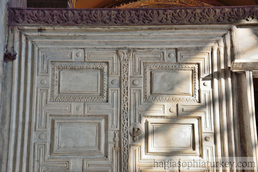 Арка резная из камня