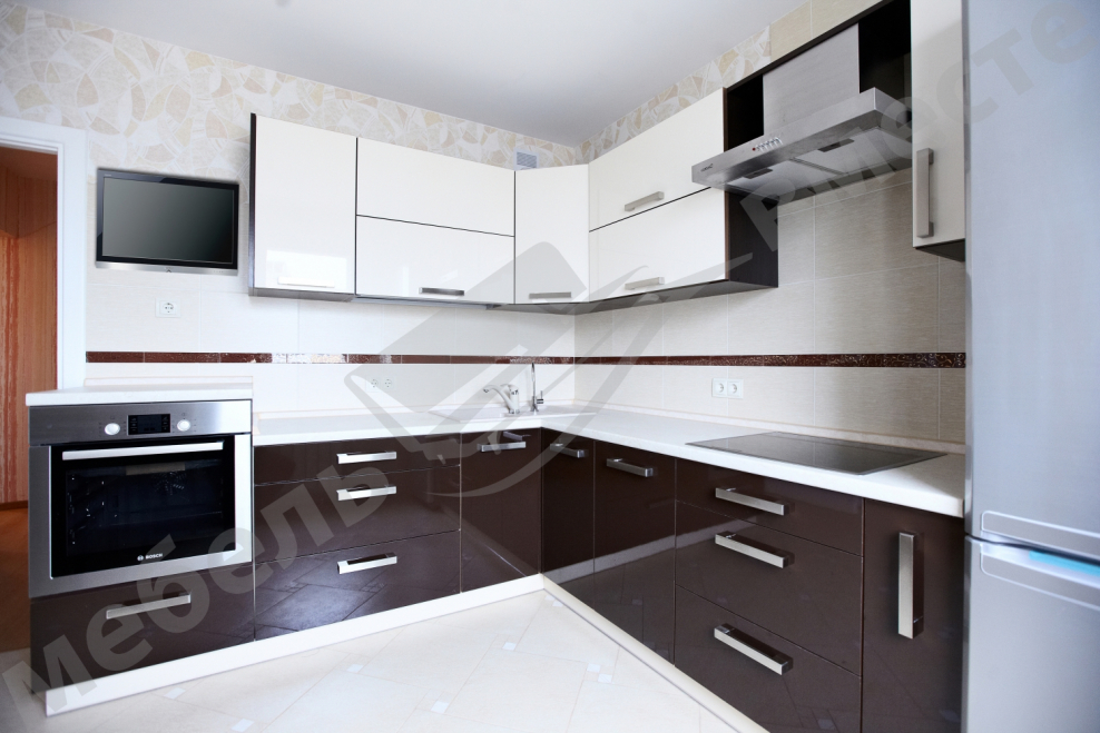 Кухня низ шоколад верх белый