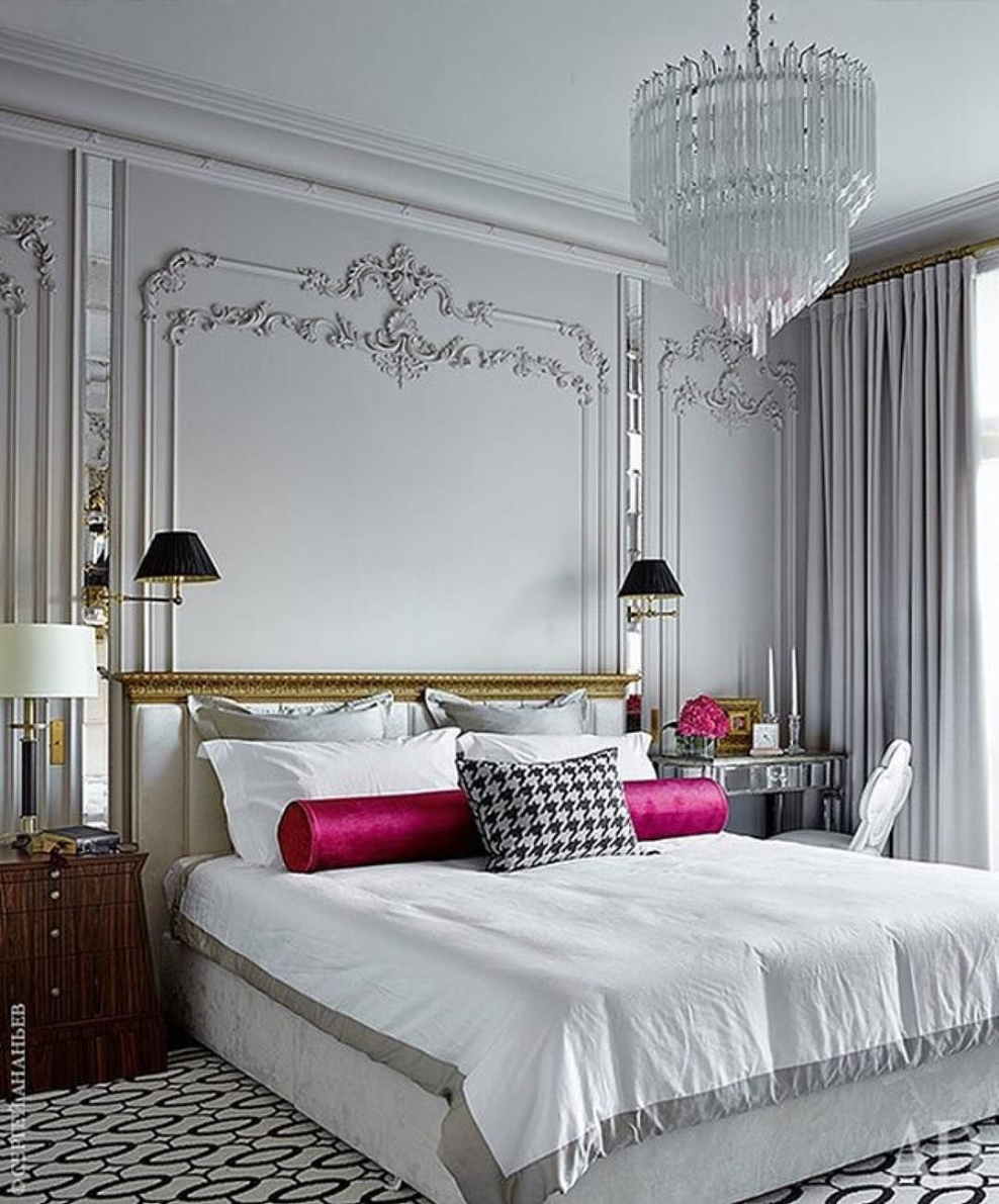 Молдинги в интерьере спальни