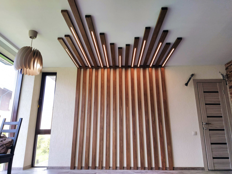 Деревянные рейки в интерьере