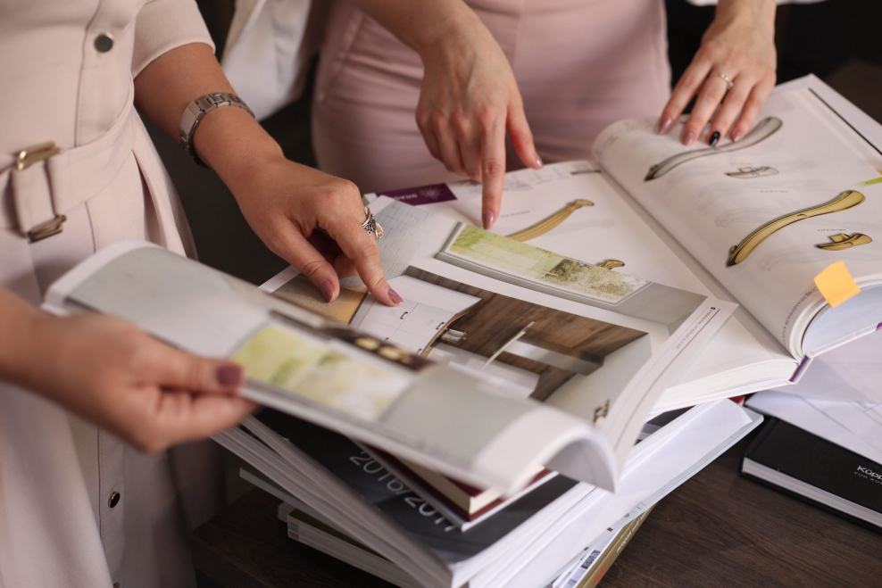 Дизайнер и покупатель