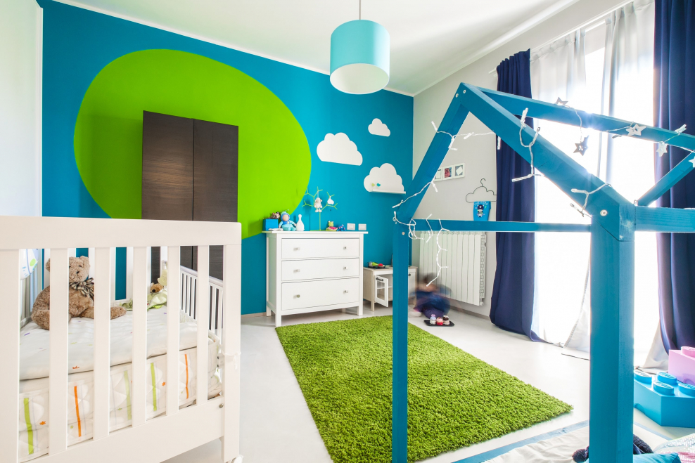 Крашеные стены в детской