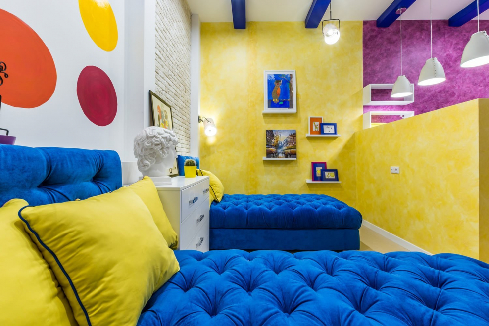 Разноцветная комната