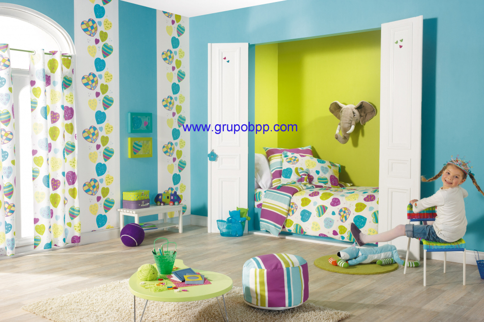 Яркие стены в детской