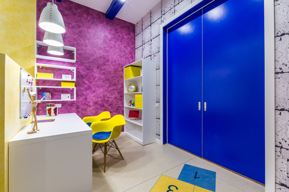 Яркие стены в детской