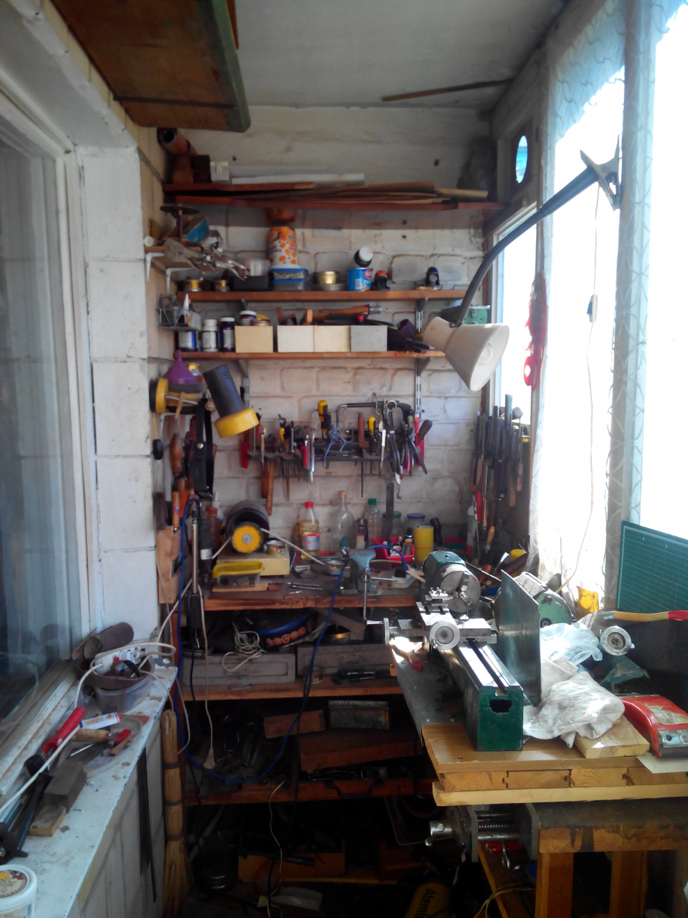 Шкаф для инструментов на балконе