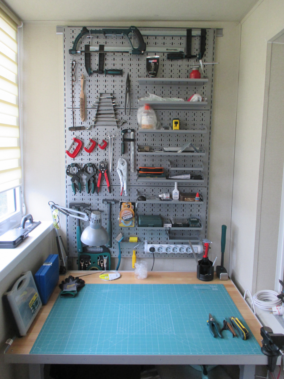 Обустроить балкон для рукоделия