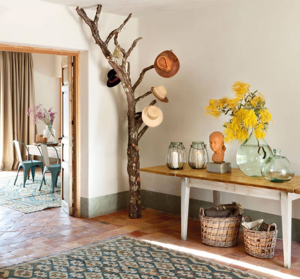 Сухое дерево в интерьере