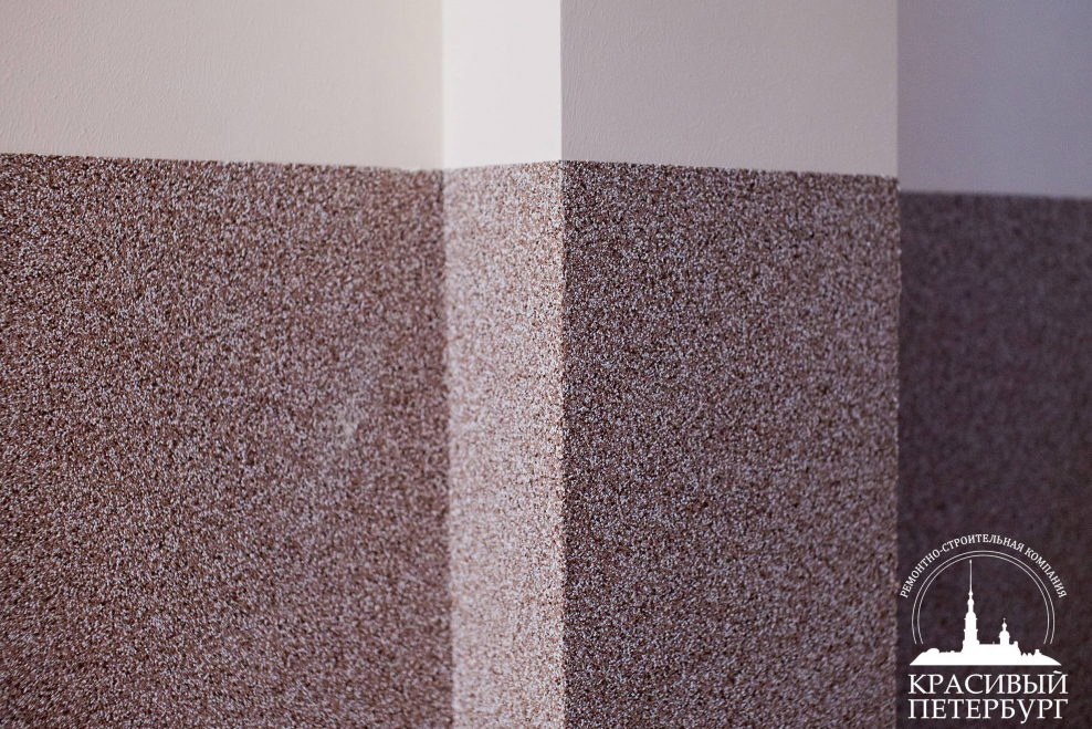 Декоративная мозаичная штукатурка в прихожей