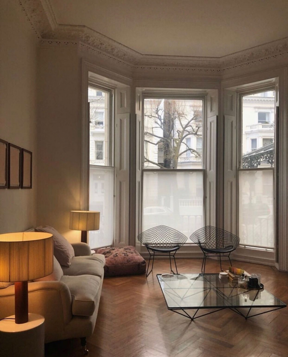 Окно в гостиной