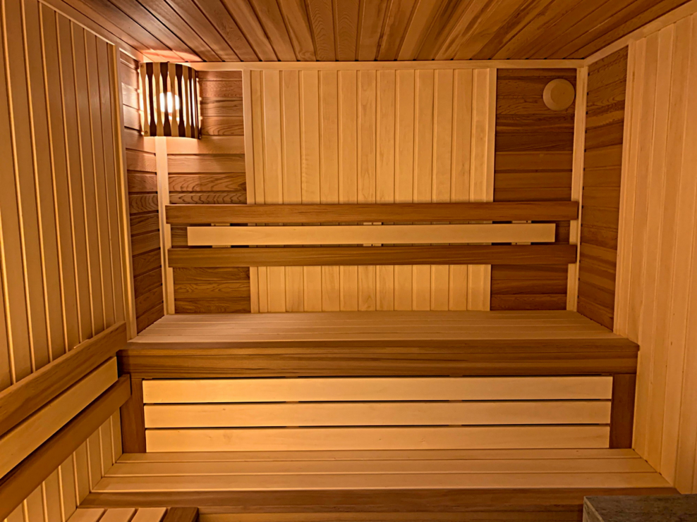 Маленькая парилка в бане отделка