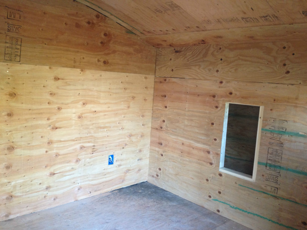 Обшить дом изнутри фанерой