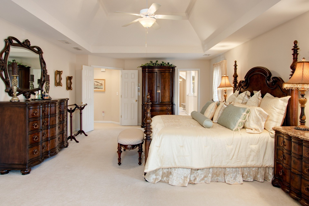 Классическая спальня