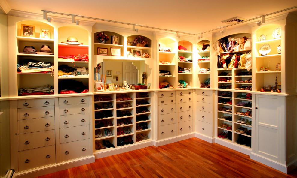 Большой шкаф кладовая