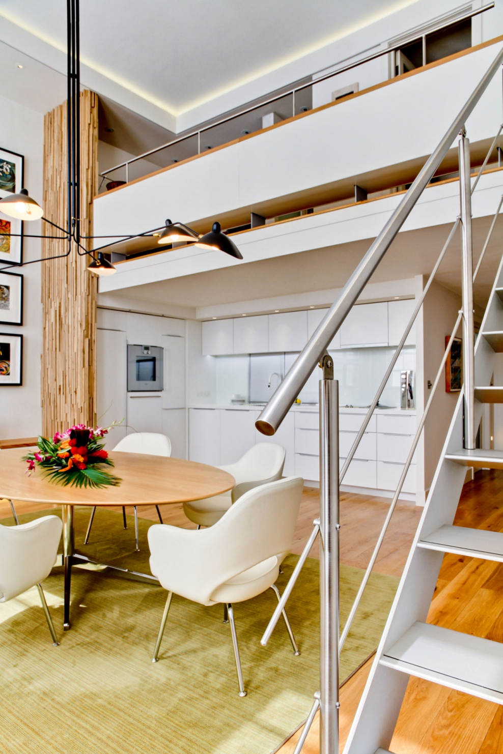 Двухъярусные комнаты с высокими потолками