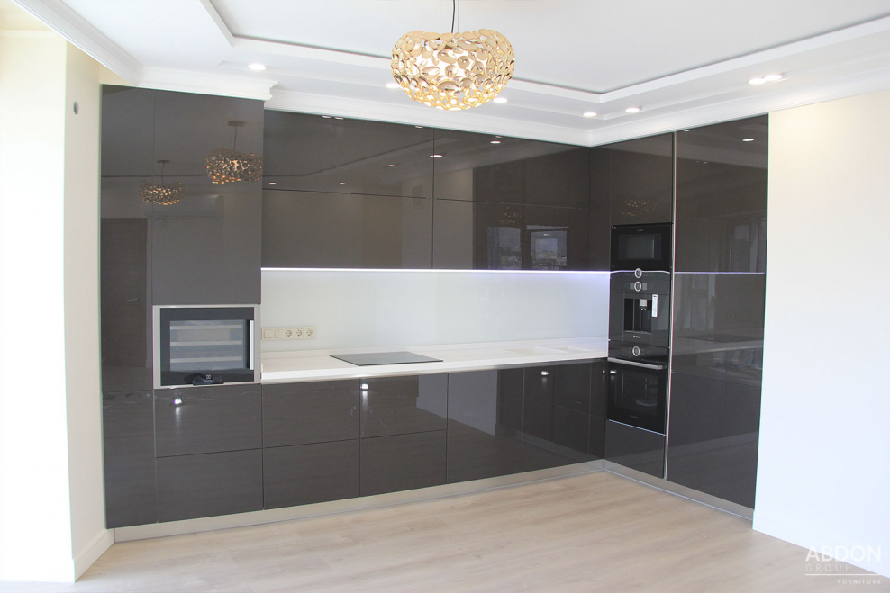 Кухни глянец под потолок