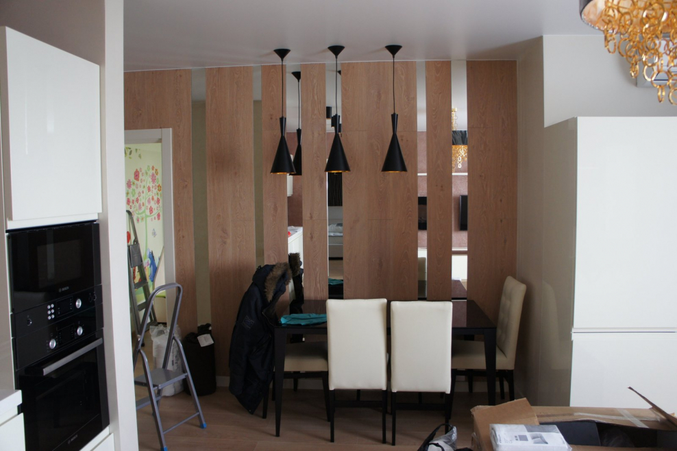 Зеркальные полосы в интерьере