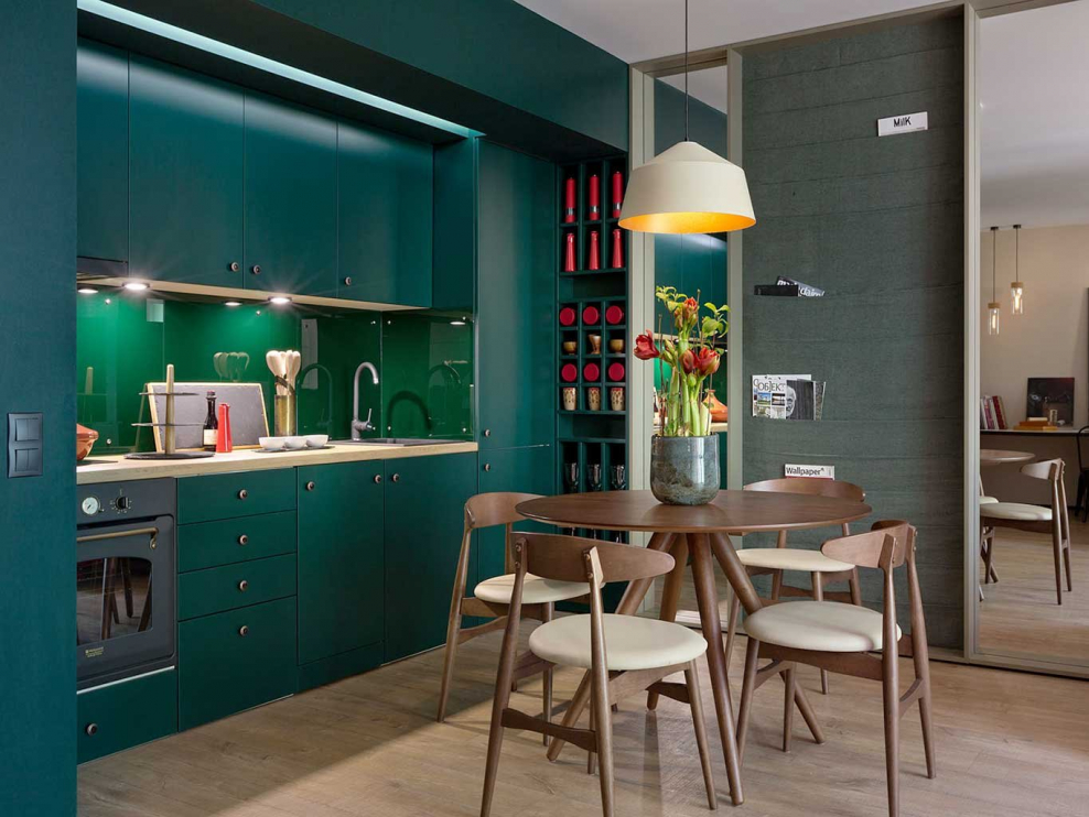 Кухня изумрудного цвета
