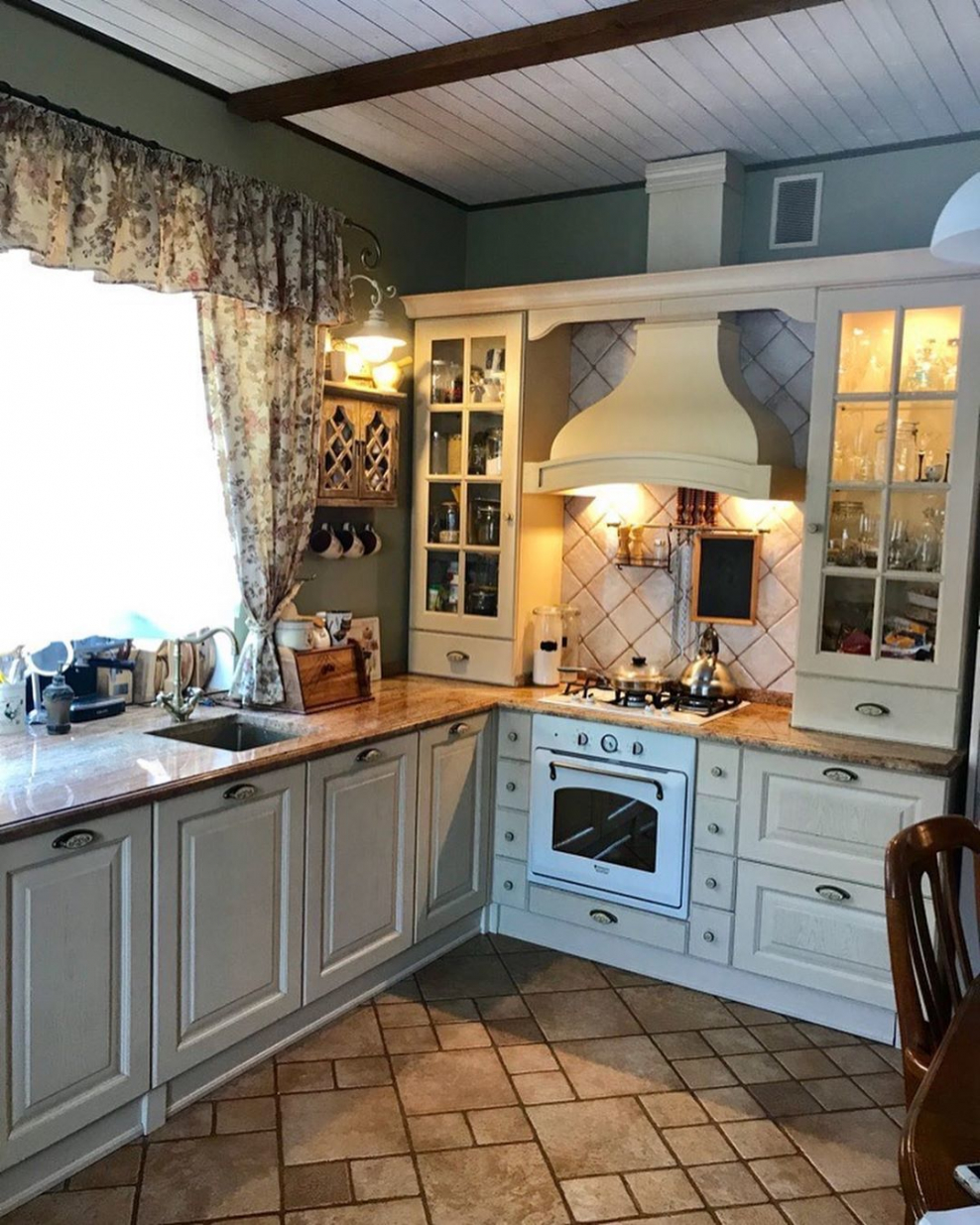 Уютные кухни в частном доме